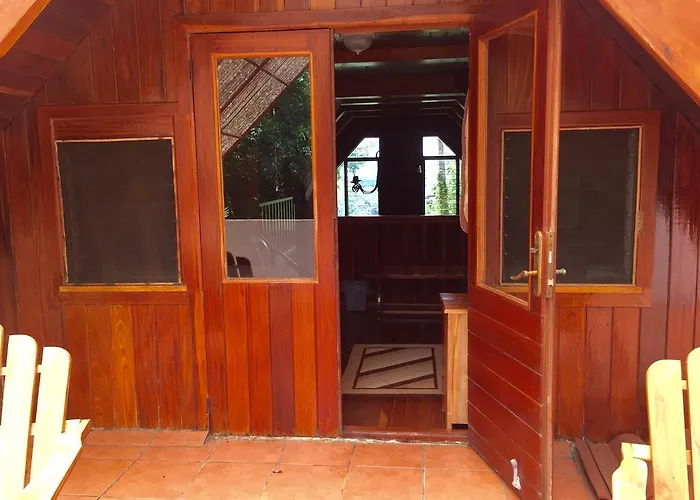 Chalet Nicholas Bed & Breakfast *
